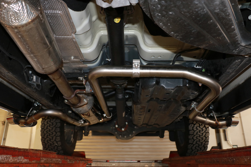 Ford Ranger ab 10/2016 4x4 - Wildtrak Endschalldämpfer Sidepipe, Ausgang rechts und links am Fahrzeug - 2x115x85 Typ 38 rechts/links