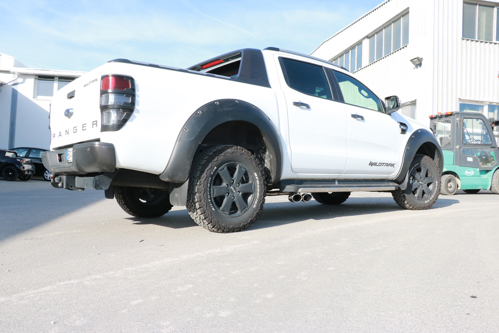 Ford Ranger ab 10/2016 4x4 - Wildtrak Endschalldämpfer Sidepipe, Ausgang rechts und links am Fahrzeug - 2x115x85 Typ 38 rechts/links Ford Ranger ab 10/2016 4x4 - Wildtrak Endschalldämpfer Sidepipe, Ausgang rechts und links am Fahrzeug - 2x115x85 Typ 38 rechts/links