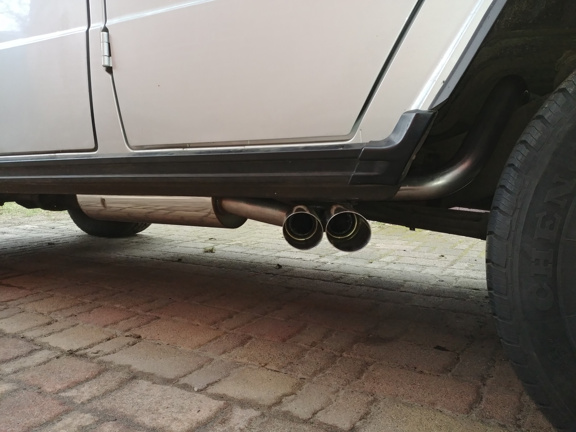 Mercedes G-Klasse - 463 (ohne Trittbrett) Endschalldämpfer Ausgang seitlich - 2x80 Typ 14 Mercedes G-Klasse - 463 (ohne Trittbrett) Endschalldämpfer Ausgang seitlich - 2x80 Typ 14