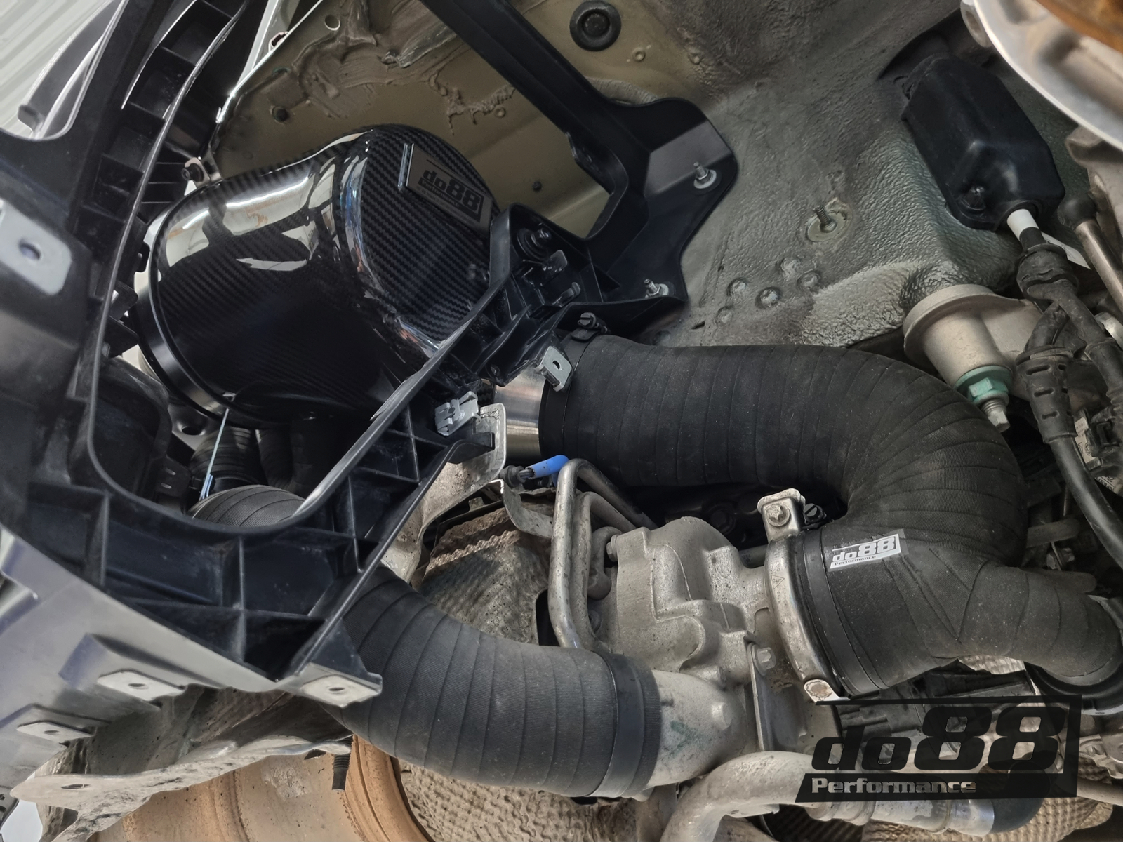 Porsche 911 Turbo (992) Einlassschläuche zu Turbo