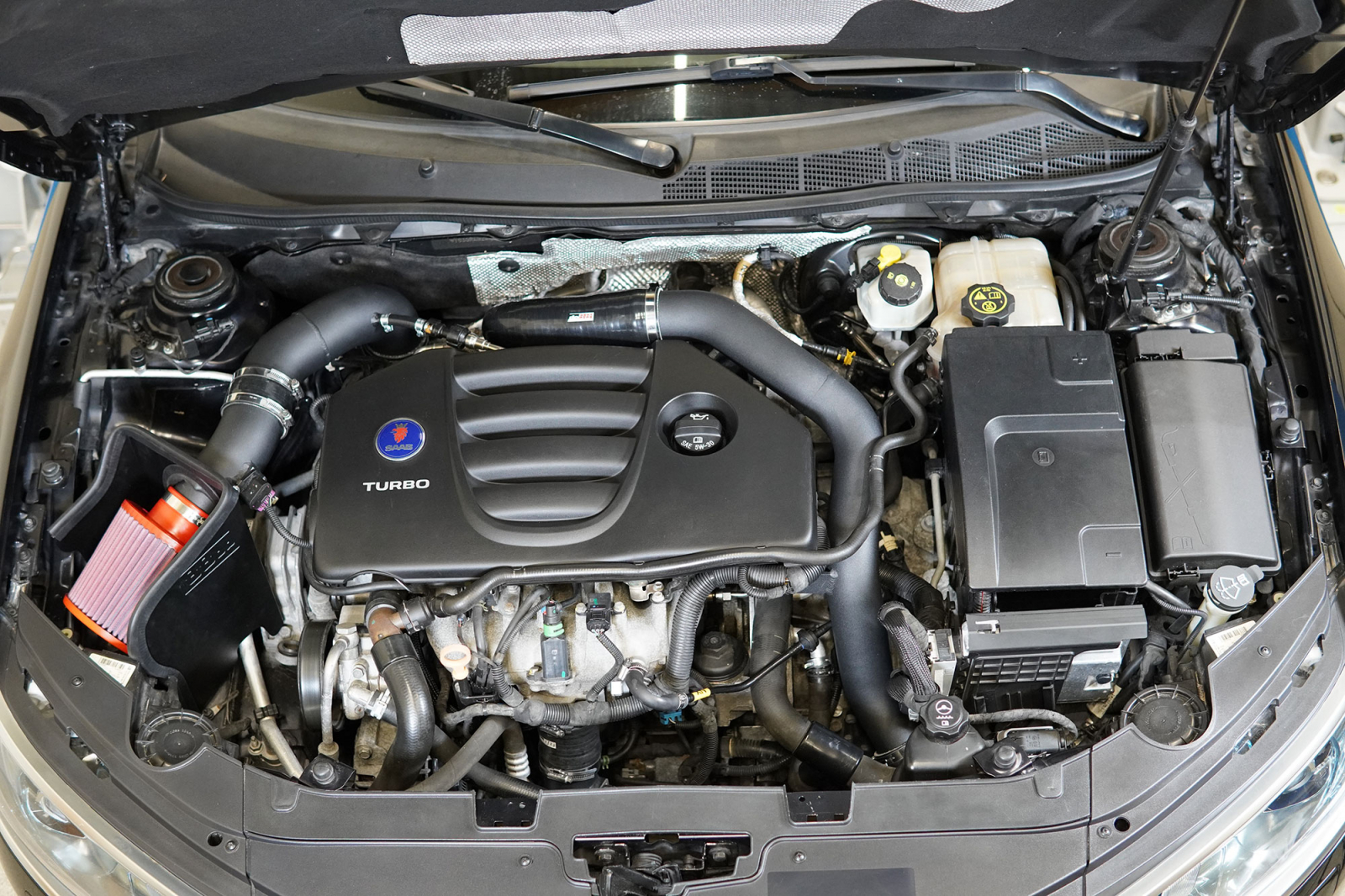 SAAB 9-5 2.0t 2010-2011 Einlassrohr mit Schwarzen Schläuchen