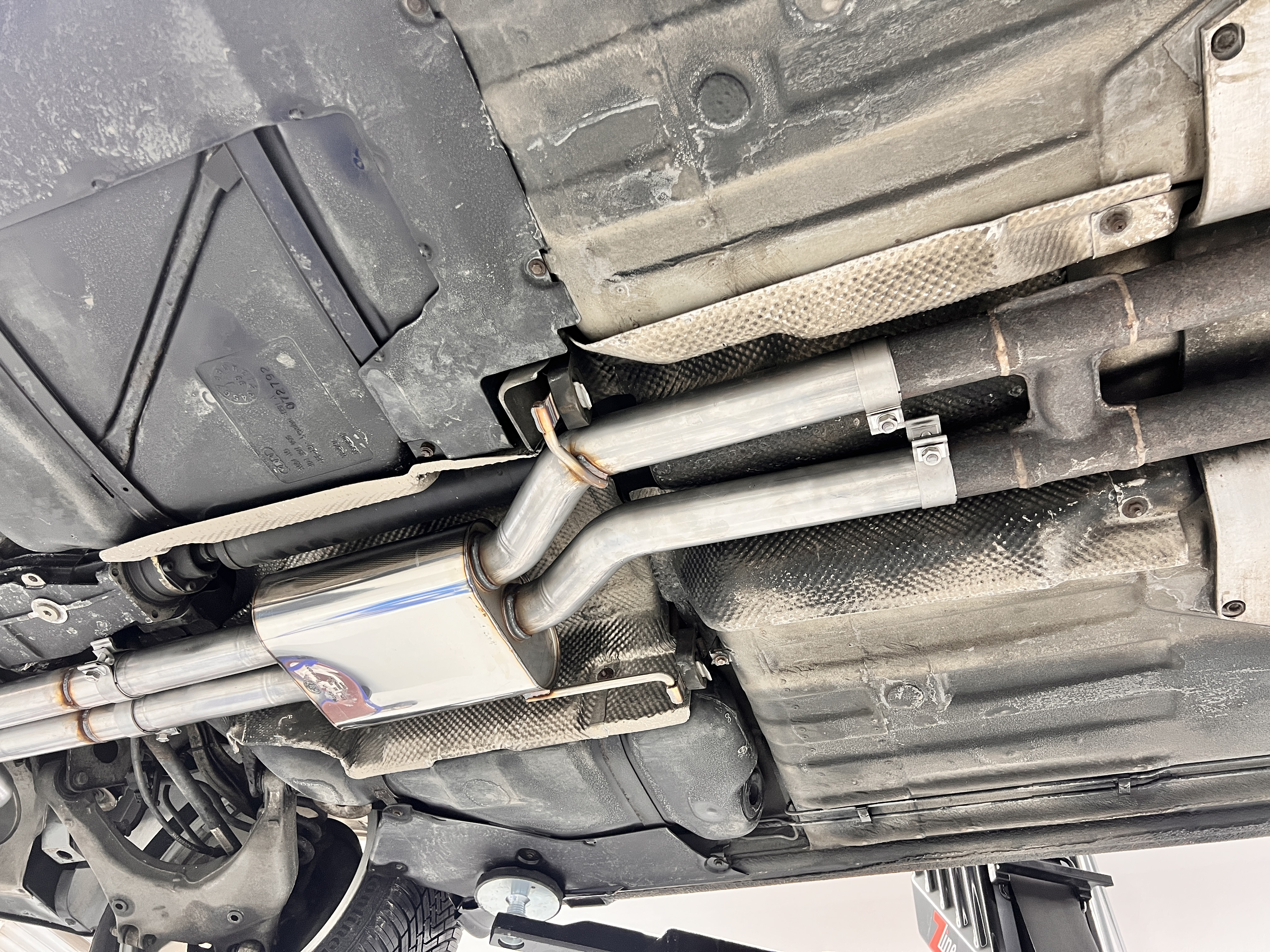 Audi A8/S8 Typ D2 Mittelschalldämpfer Audi A8/S8 Typ D2 Mittelschalldämpfer